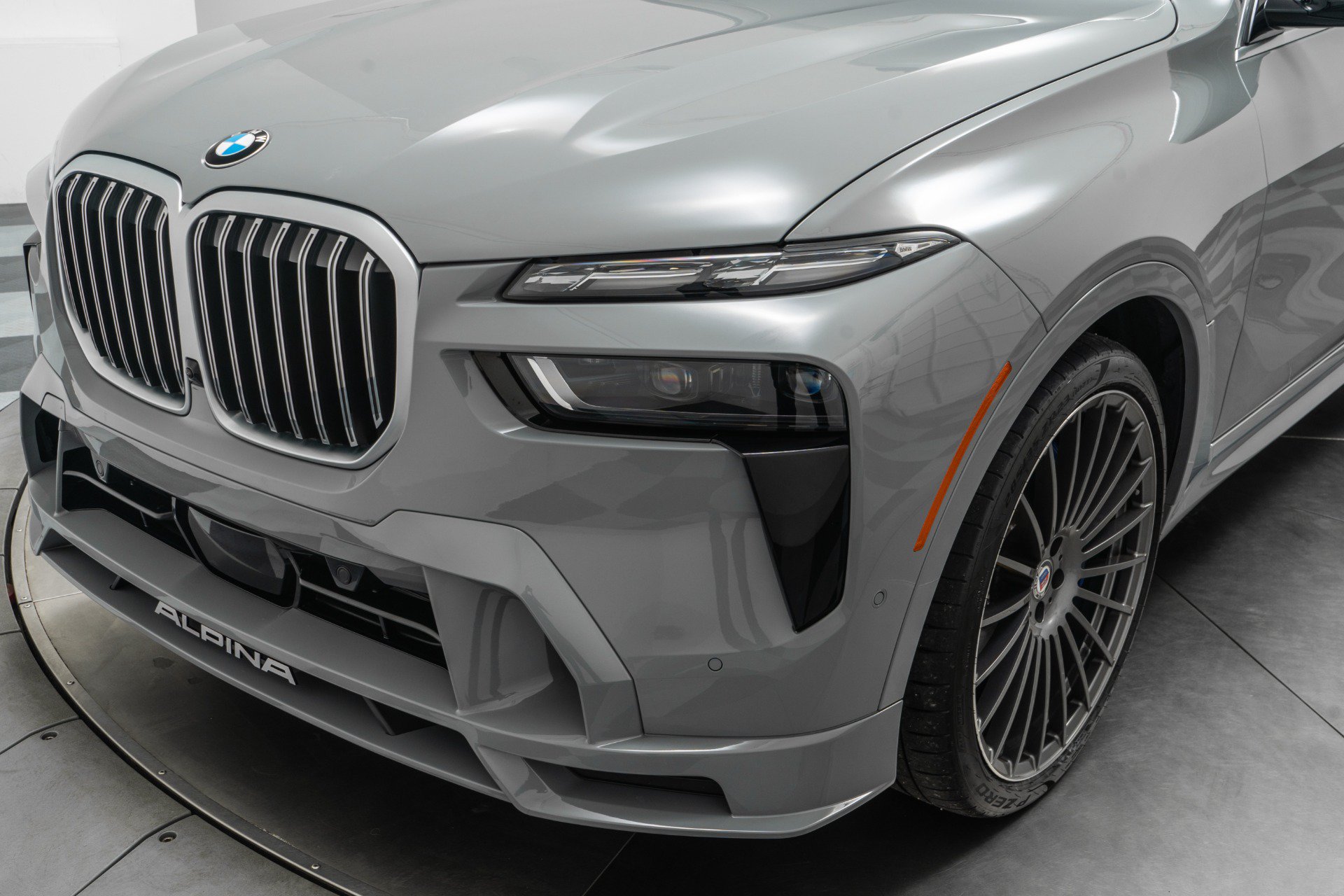 Used 2024 BMW ALPINA XB7 AWD/4WD image 36