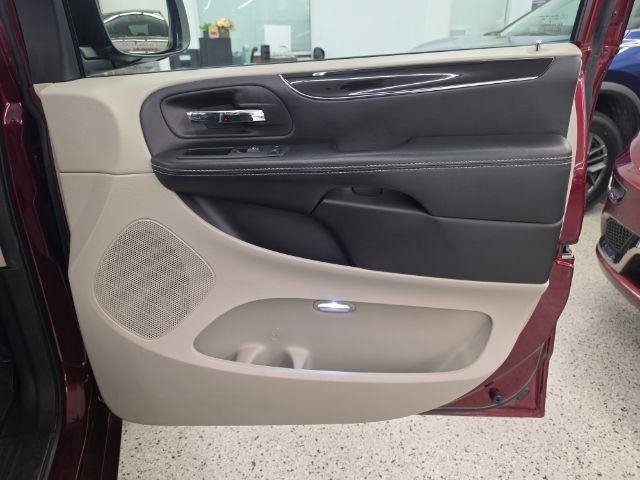 Used 2018 Dodge Grand Caravan SXT FWD image 28