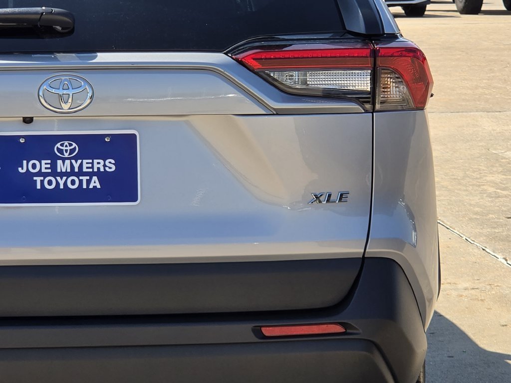 Used 2025 Toyota RAV4 XLE FWD image 9