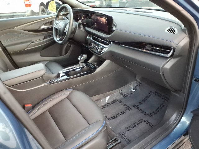 Used 2025 Buick Envista Sport Touring w/ Convenience I Package FWD image 24