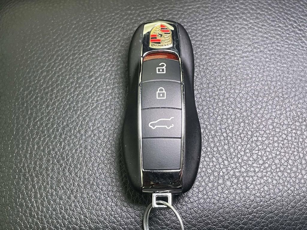 Certified 2022 Porsche Macan AWD/4WD image 45