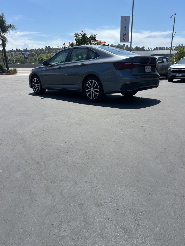 Used 2025 Volkswagen Jetta SE FWD image 7