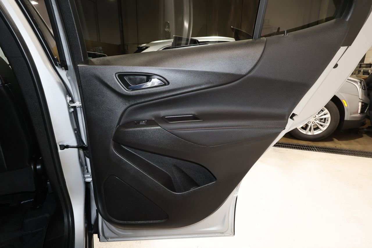 Used 2022 Chevrolet Equinox RS w/ Infotainment Package image 19
