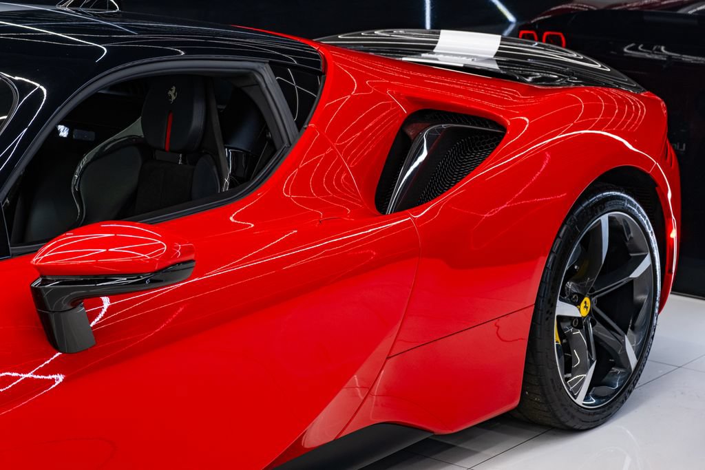 Used 2021 Ferrari SF90 Stradale AWD/4WD image 22