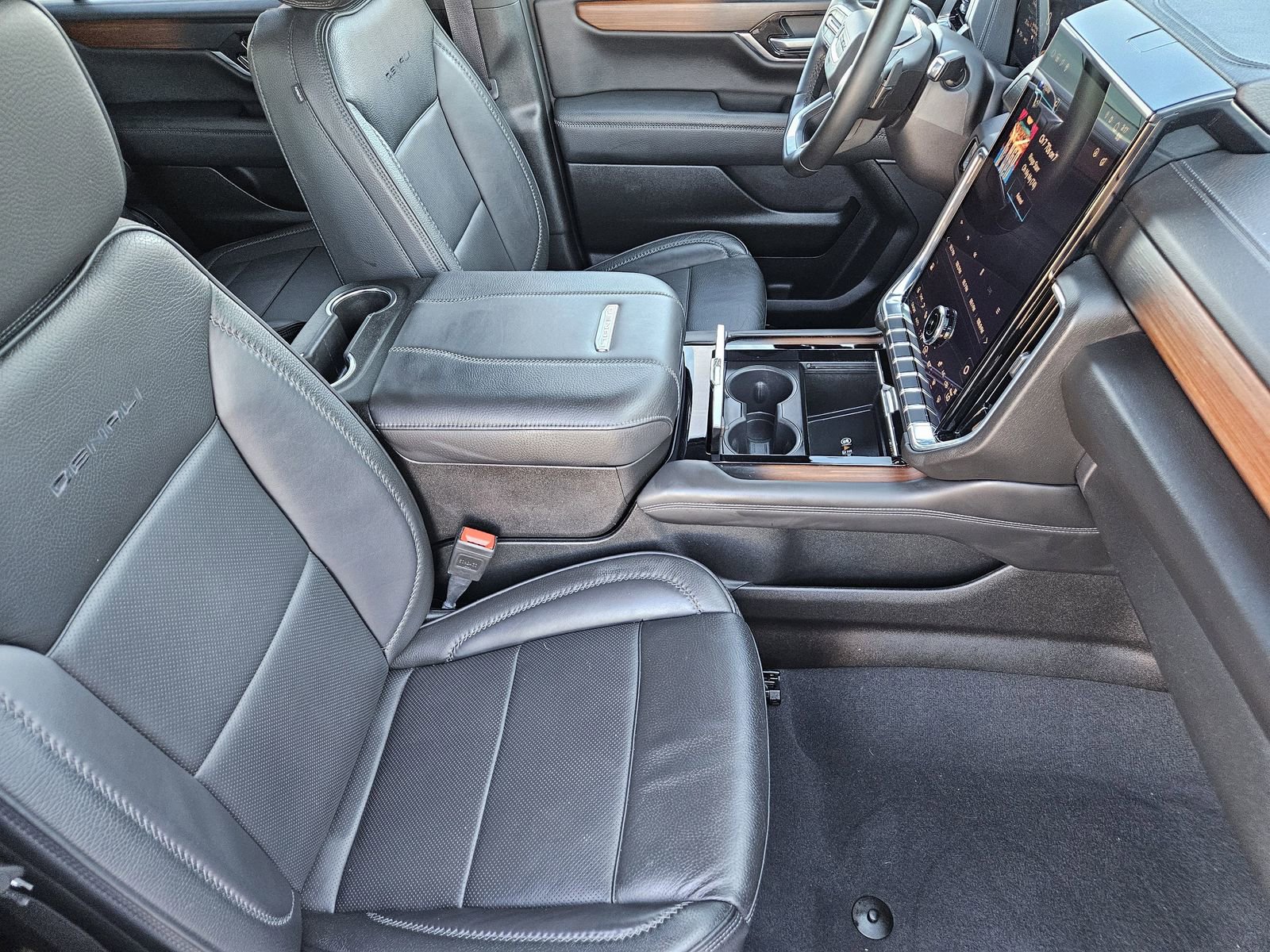 Used 2025 GMC Yukon XL Denali image 20