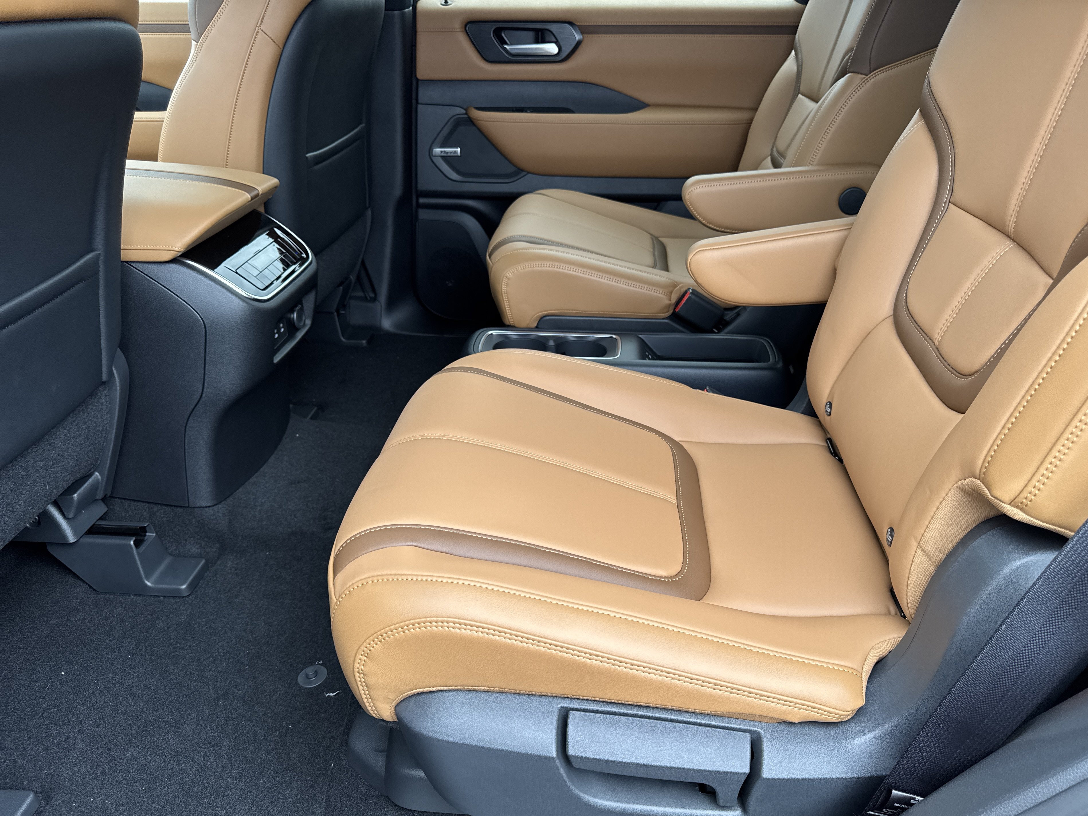 New 2026 Nissan Armada SL w/ Captain's Chari Seat Package AWD/4WD image 14