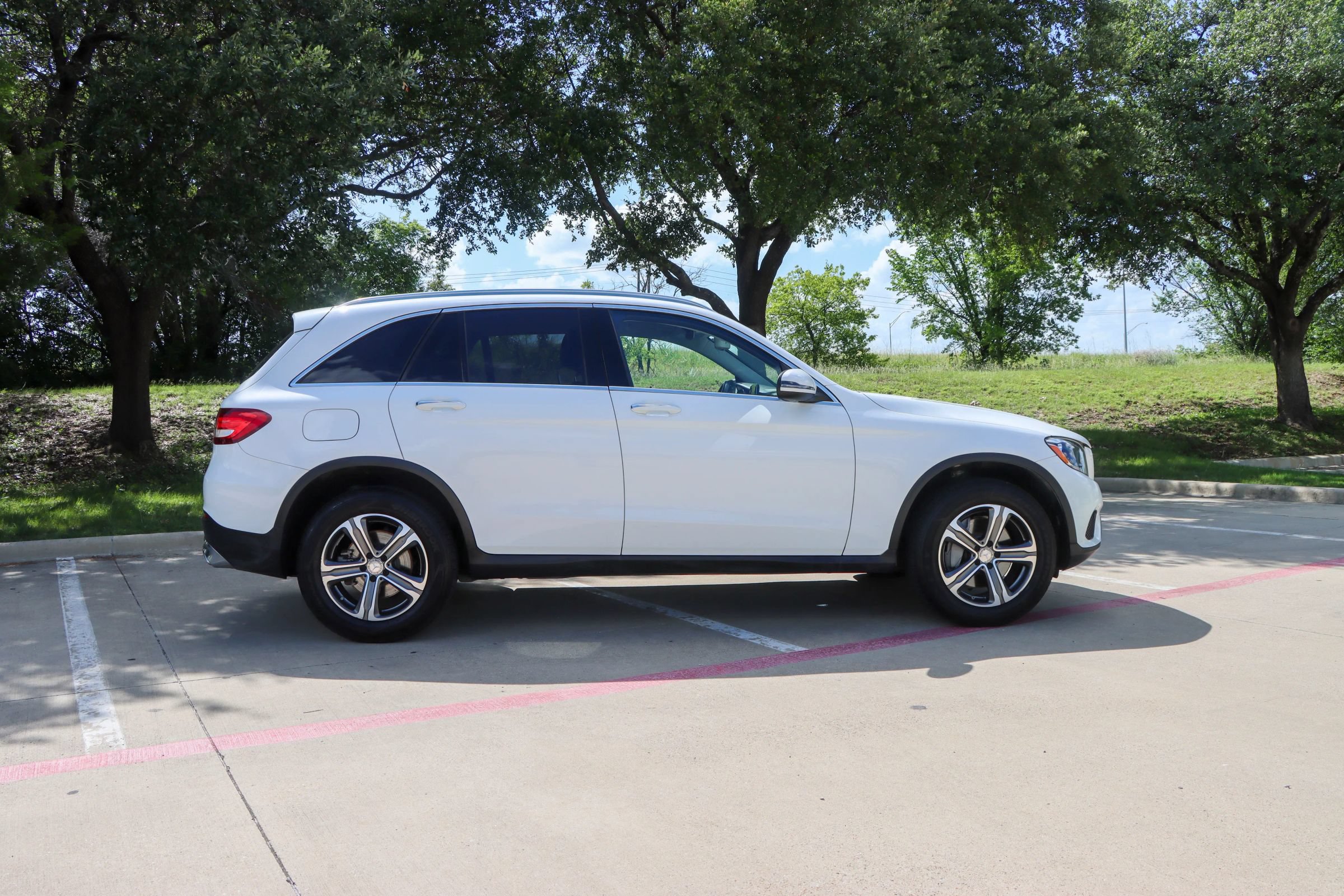 Used 2016 Mercedes-Benz GLC 300 w/ Premium Package image 8