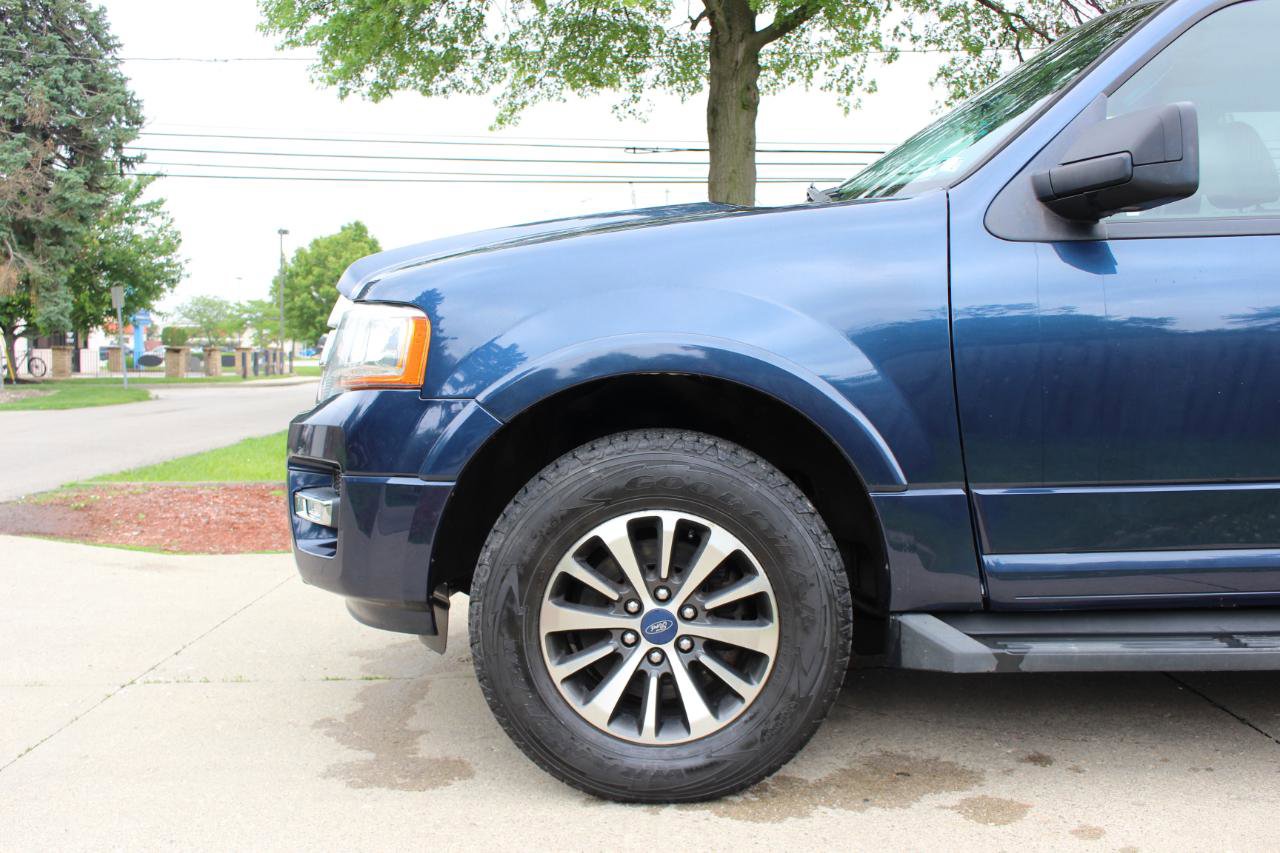 Used 2016 Ford Expedition XLT w/ Equipment Group 202A AWD/4WD image 45