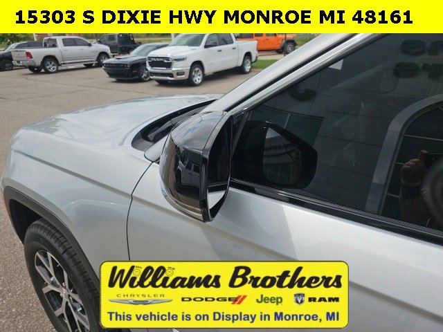Used 2024 Jeep Grand Cherokee L Limited image 12