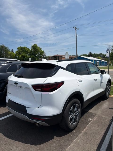 Used 2024 Chevrolet Blazer LT w/ Convenience Package FWD image 4