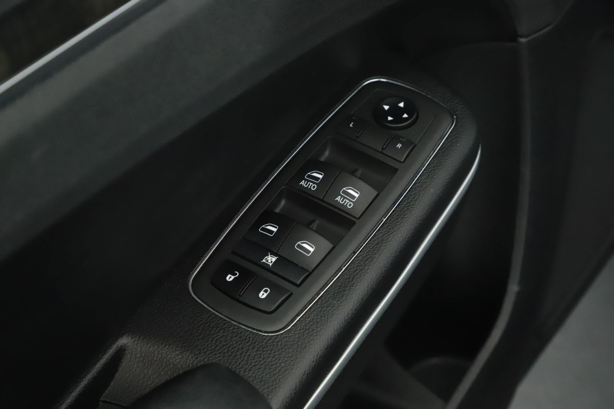 Used 2021 Chrysler 300 Touring L image 8