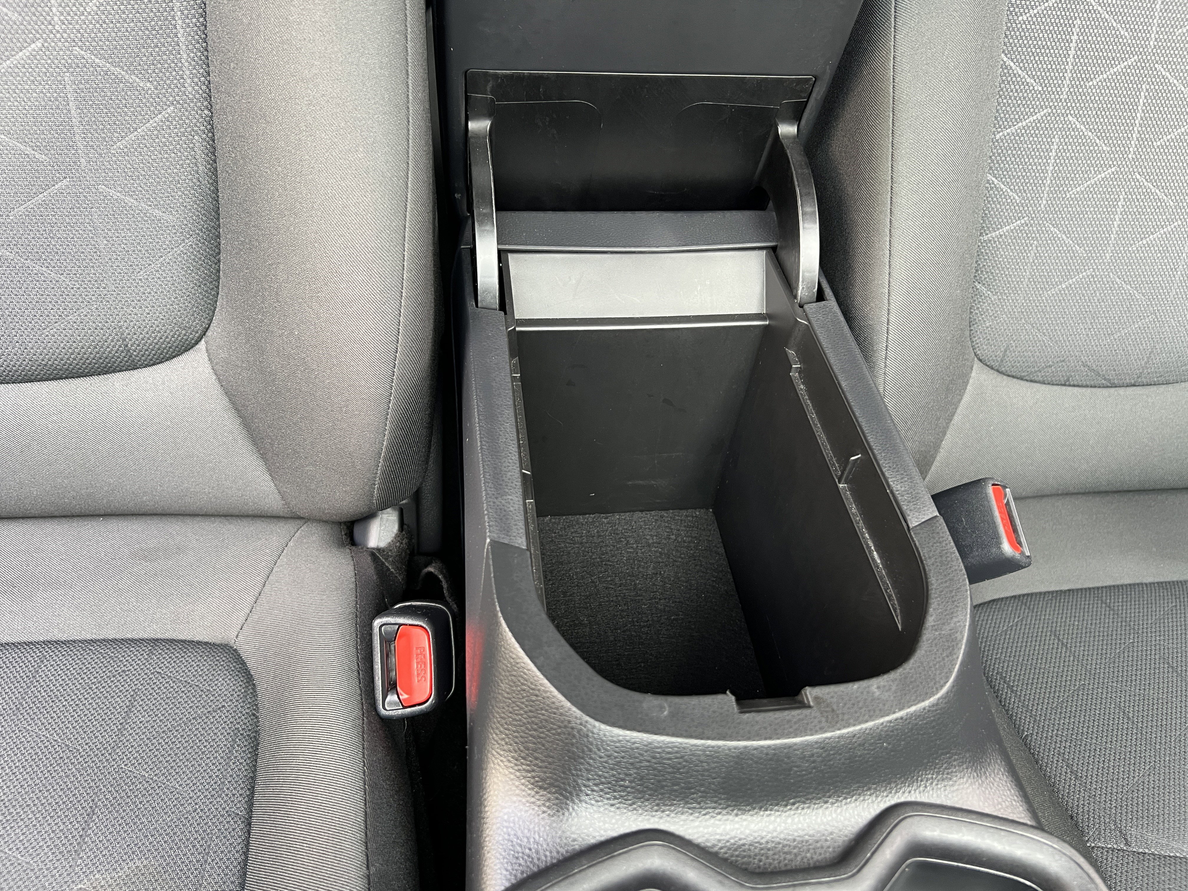 Used 2025 Toyota RAV4 XLE AWD/4WD image 24