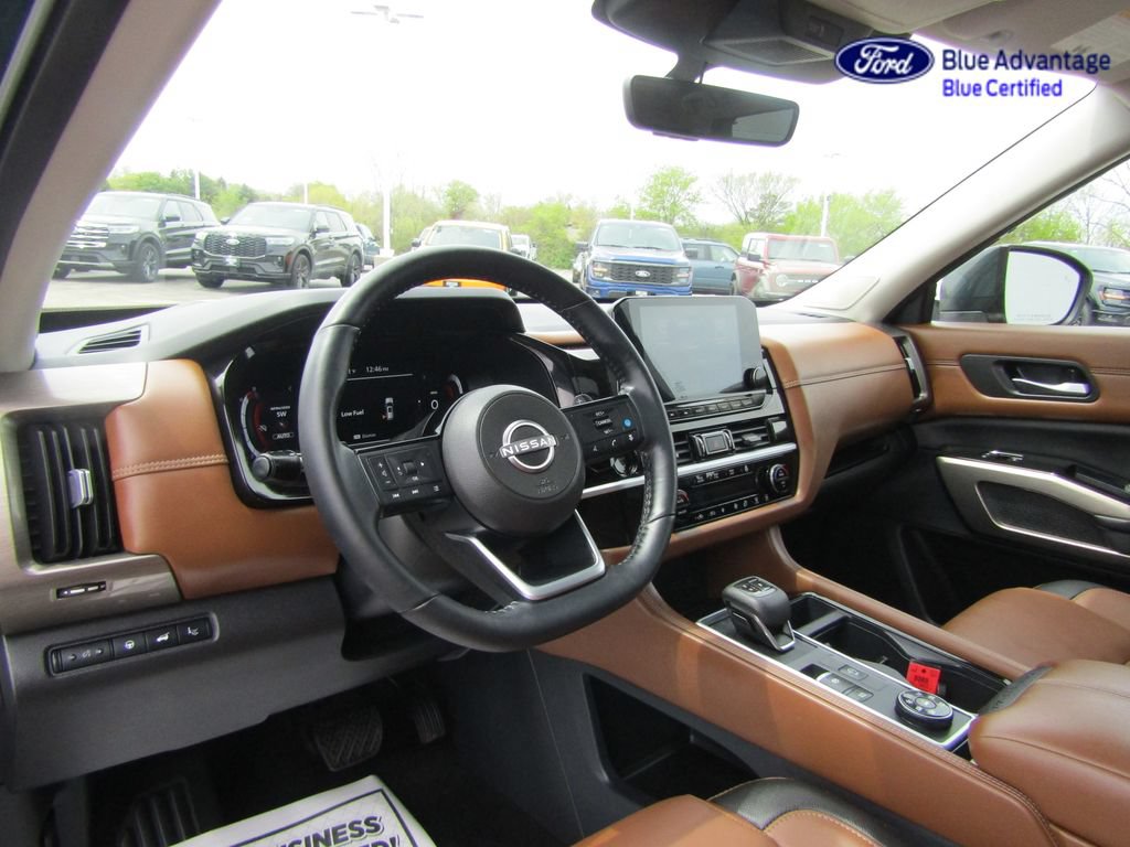 Used 2025 Nissan Pathfinder Platinum w/ Cargo Package AWD/4WD image 14