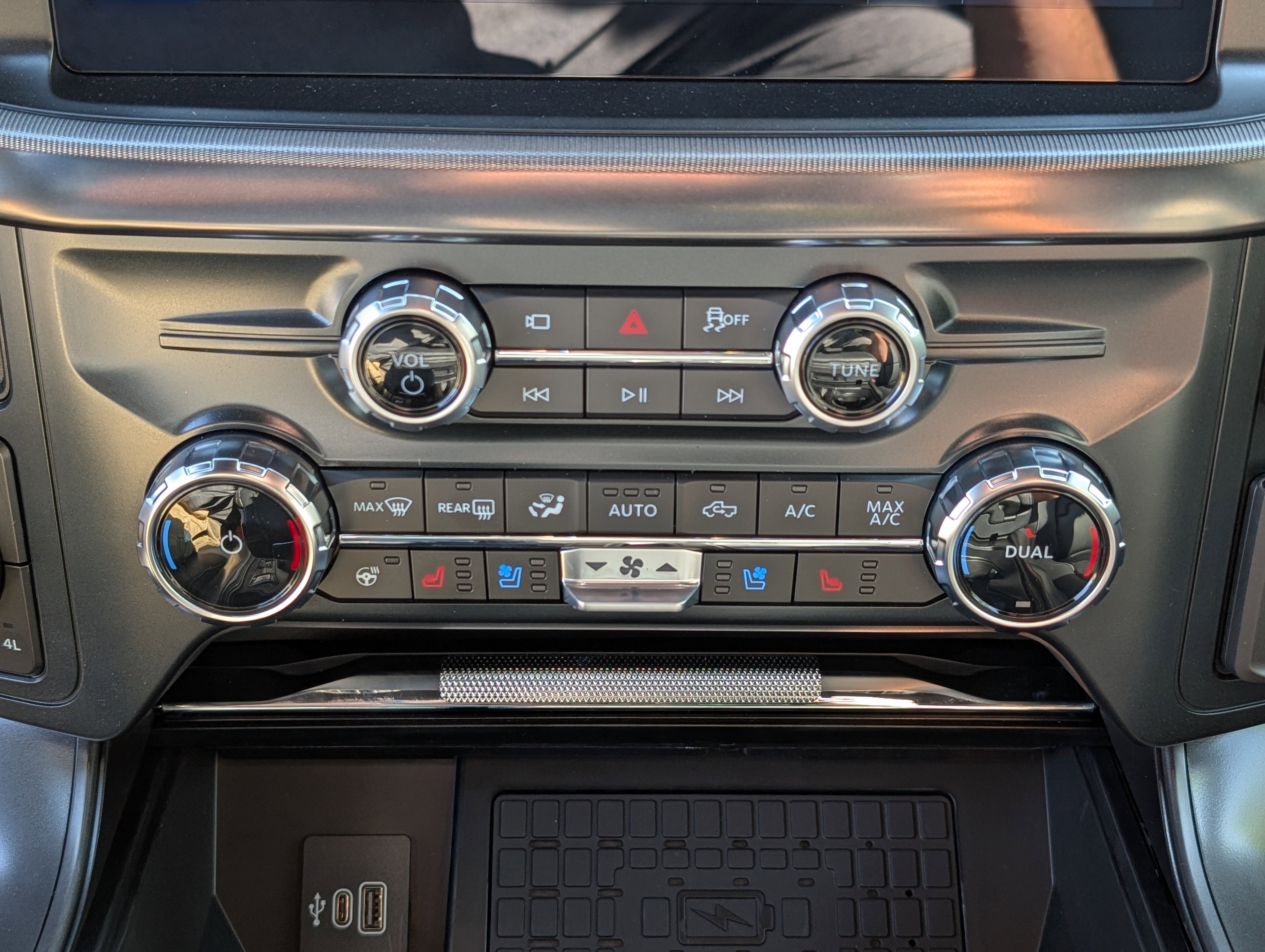 New 2025 Ford F150 Lariat w/ Equipment Group 502A High image 29