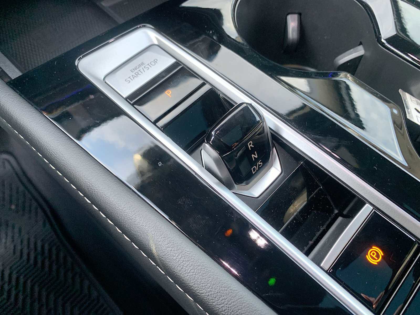 Used 2024 Volkswagen Atlas Cross Sport SEL image 16