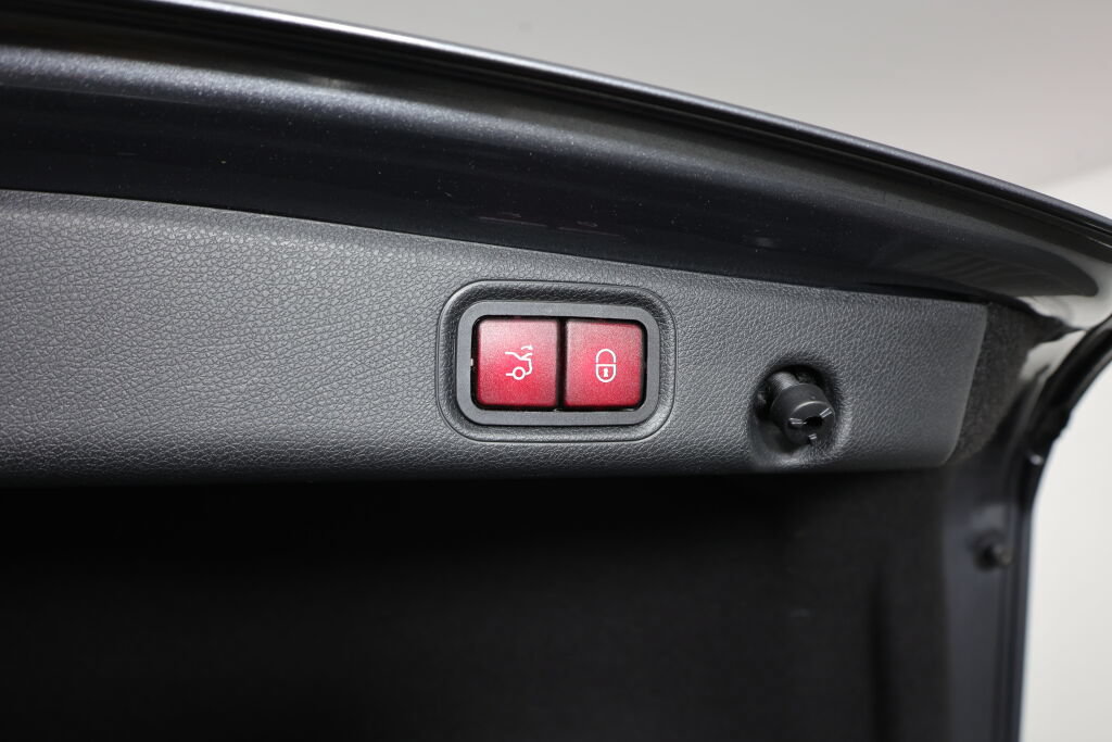 Used 2019 Mercedes-Benz E 300 4MATIC image 20