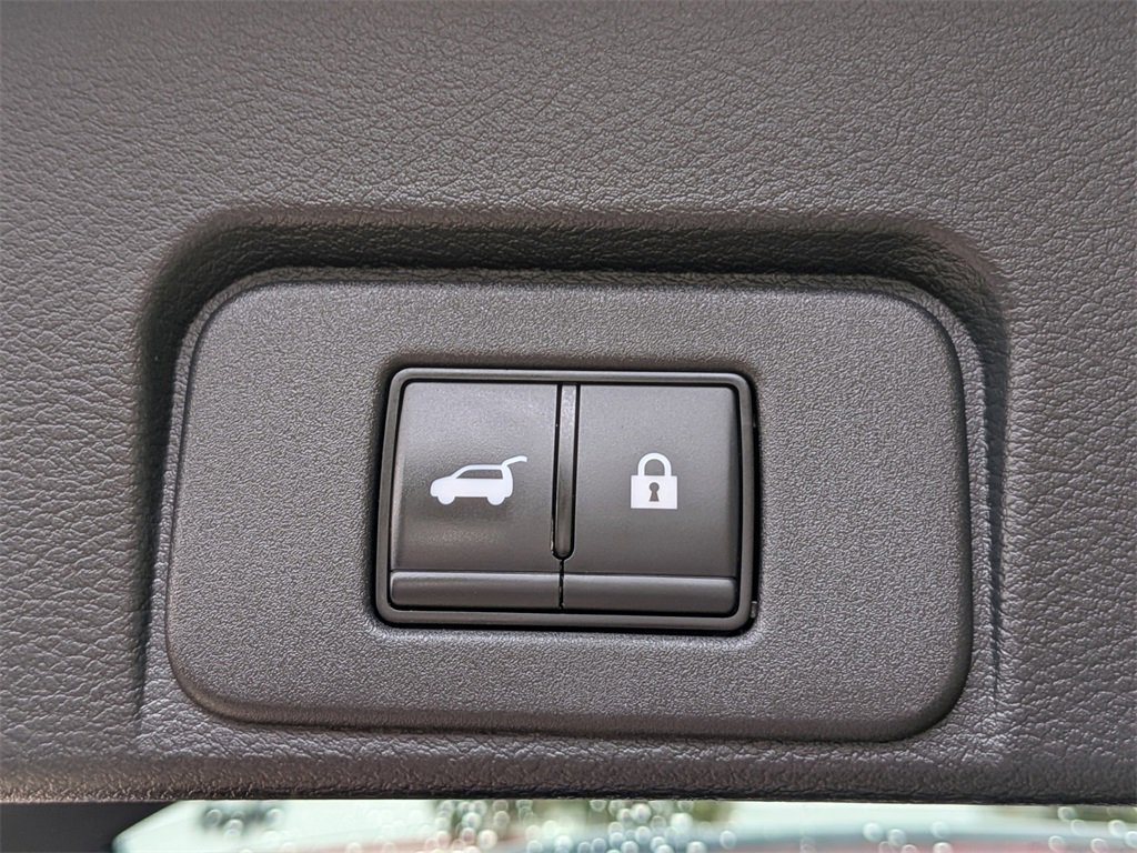 Used 2023 Nissan Rogue Platinum w/ Platinum Premium Package image 13