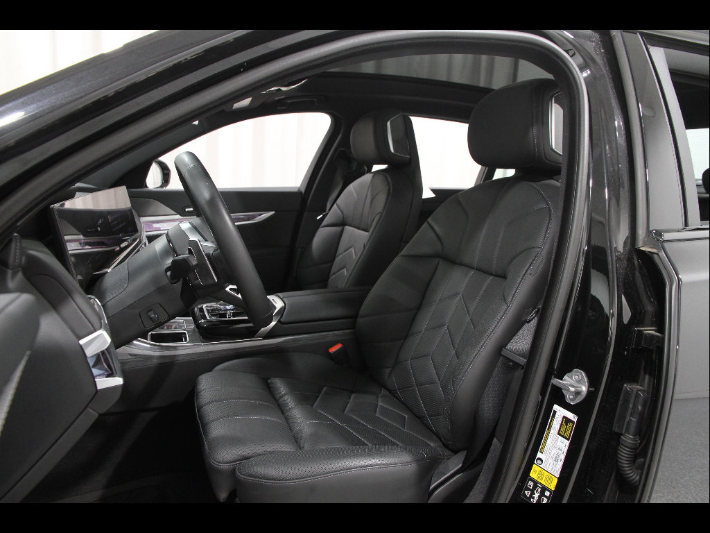 Certified 2024 BMW 760i xDrive AWD/4WD image 5