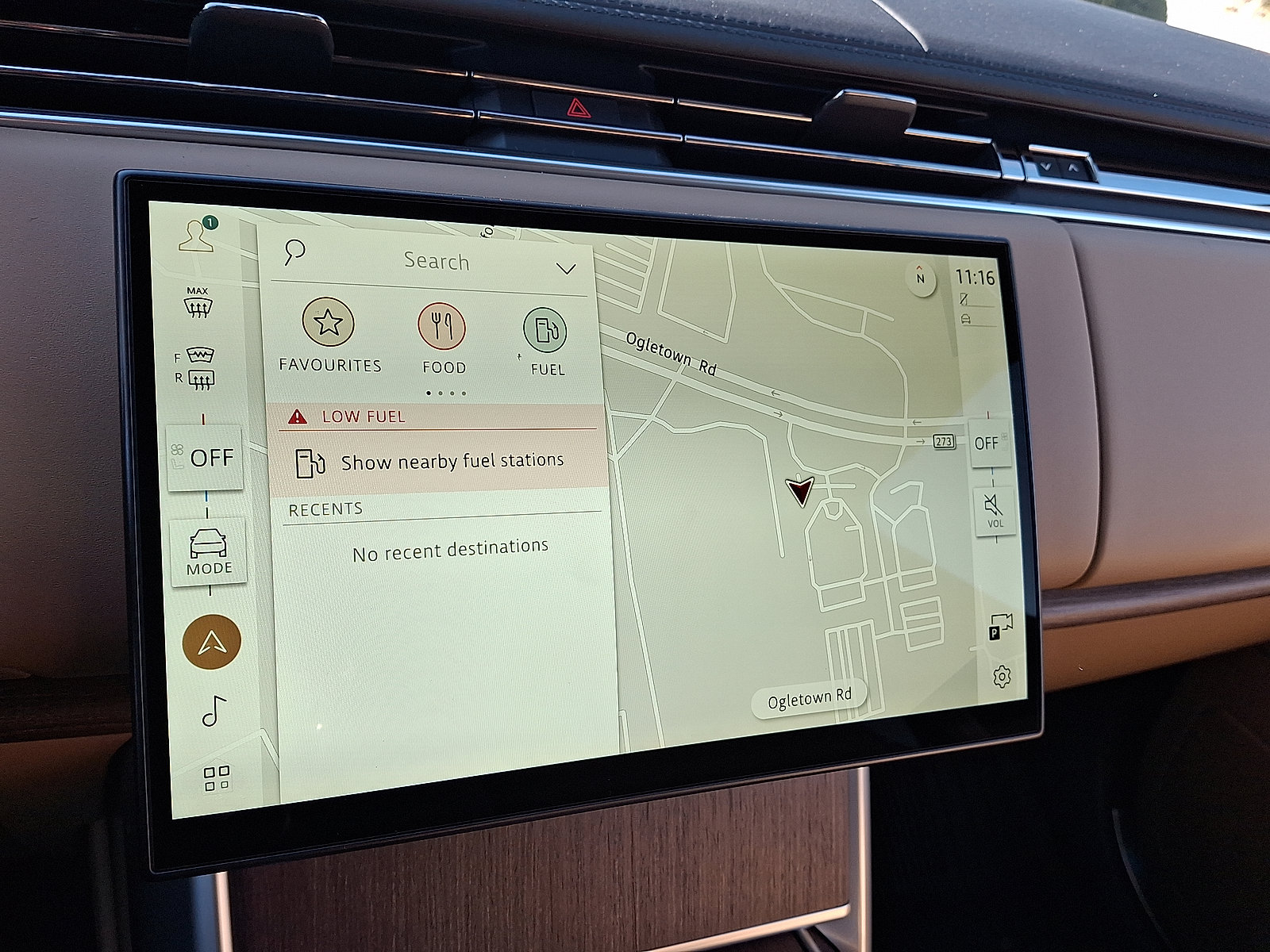 New 2026 Land Rover Range Rover SE image 7