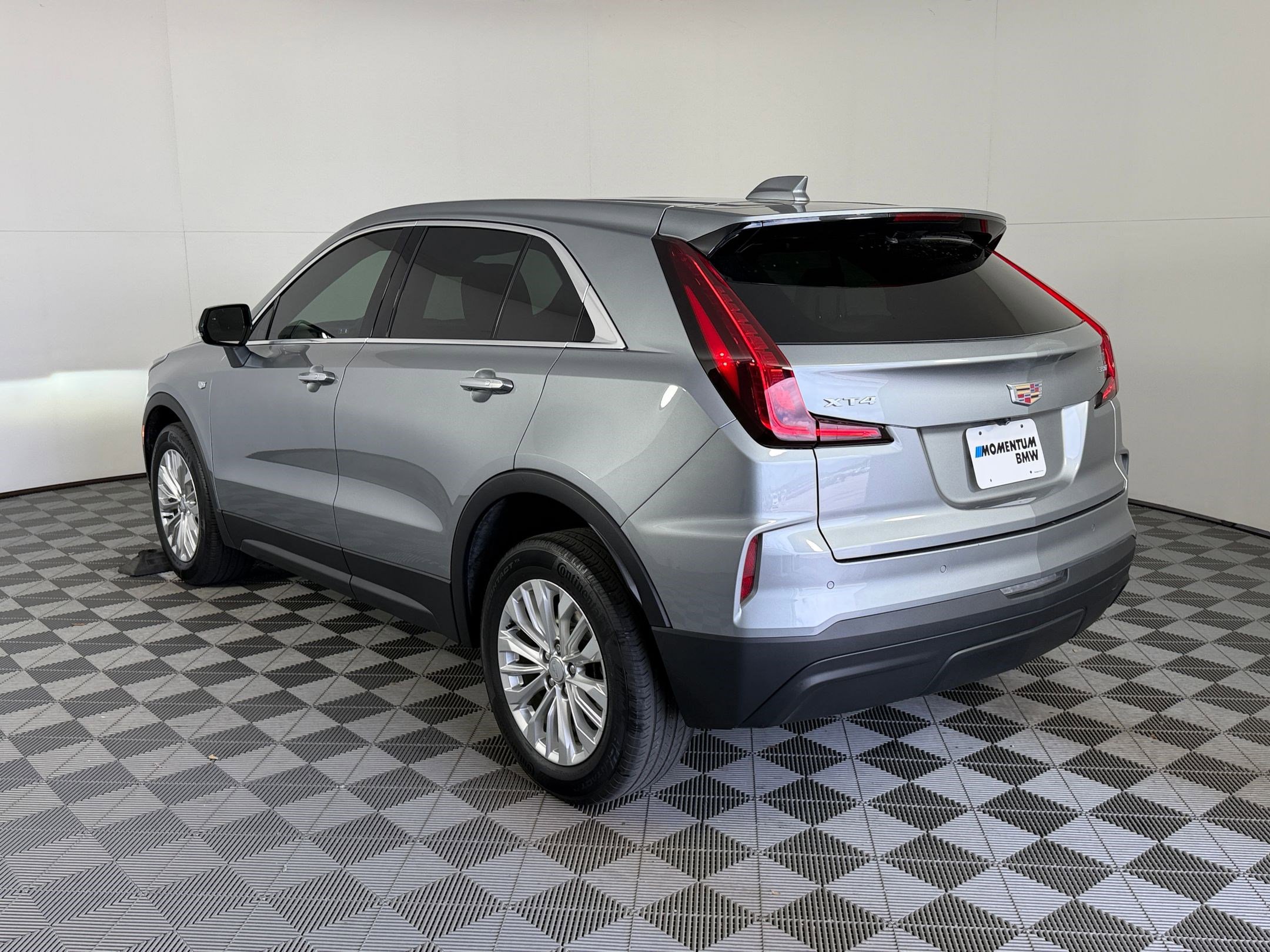 Used 2024 Cadillac XT4 Luxury w/ Cold Weather Package image 3
