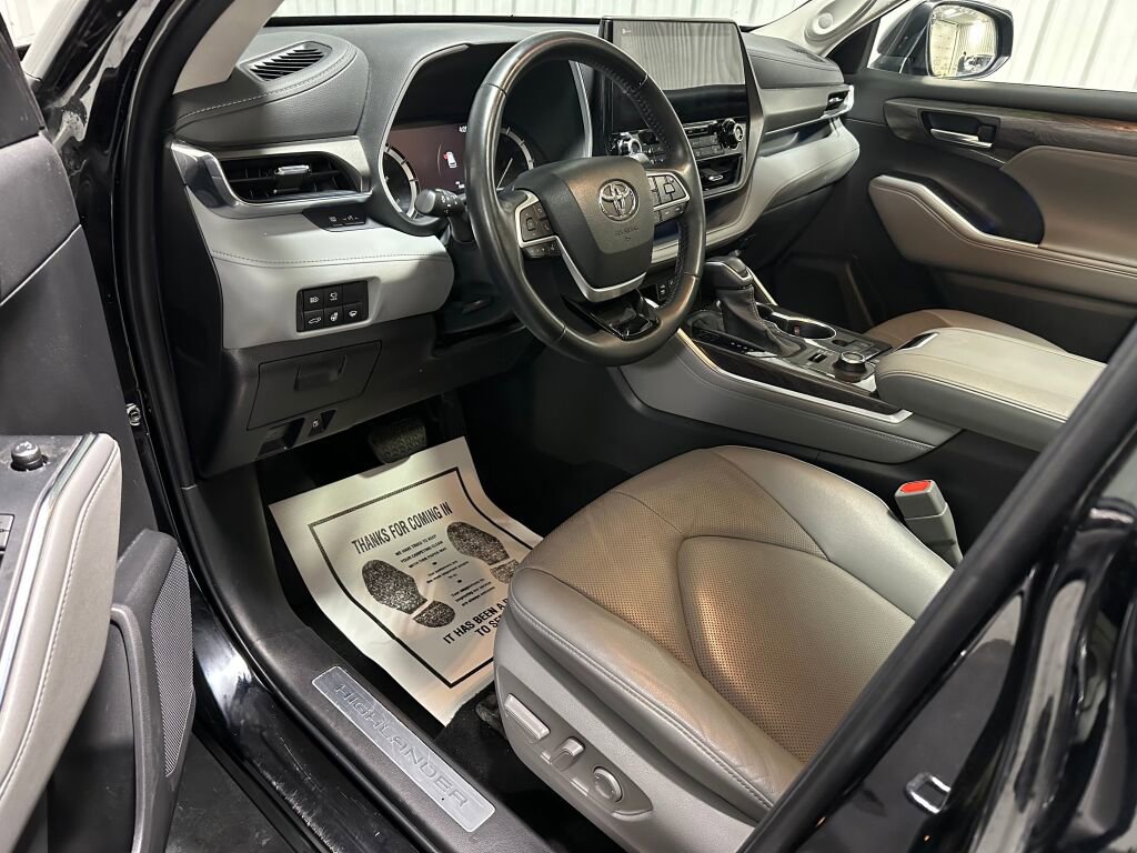 Used 2022 Toyota Highlander Limited AWD/4WD image 7