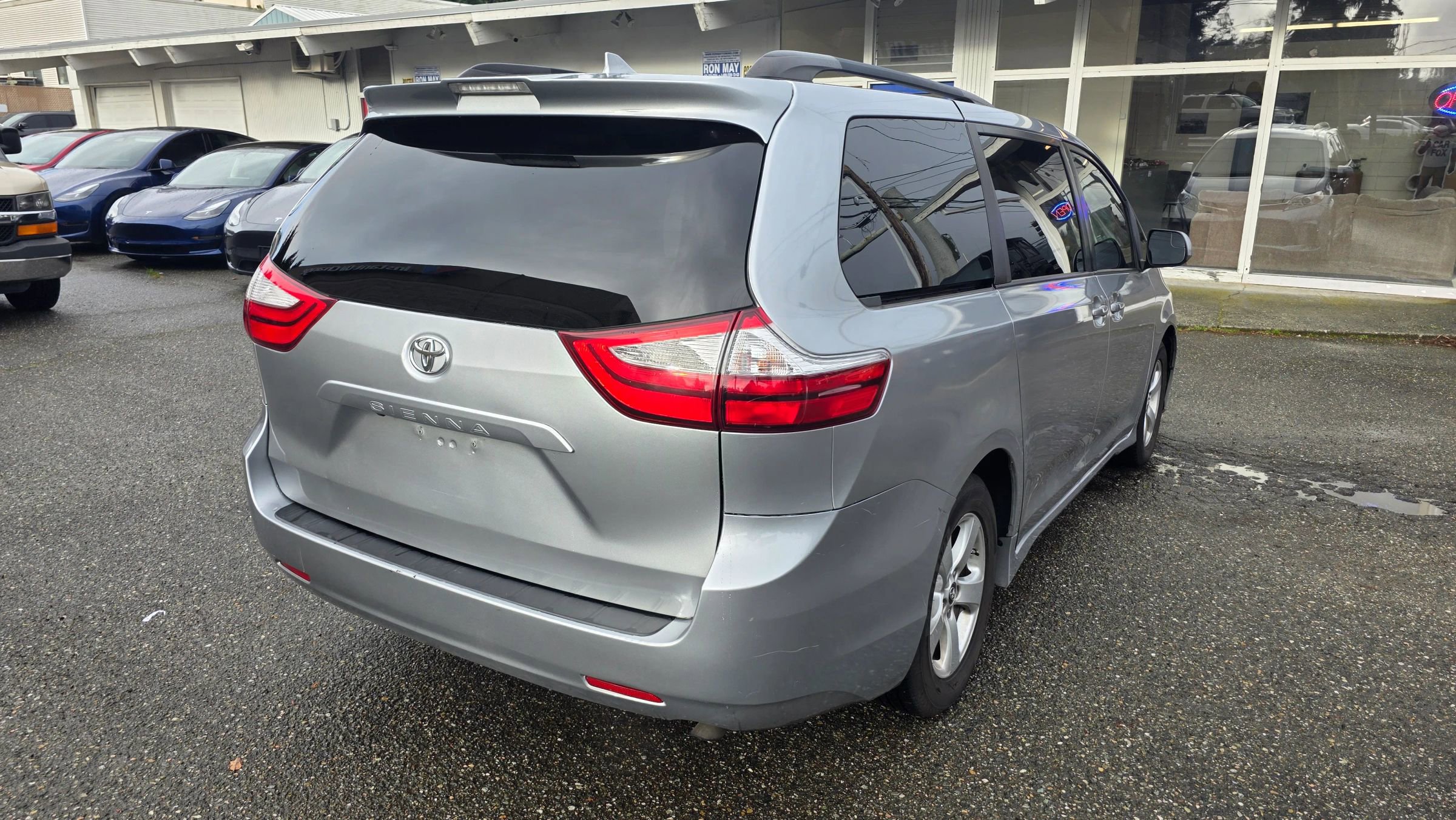 Used 2018 Toyota Sienna LE FWD image 5