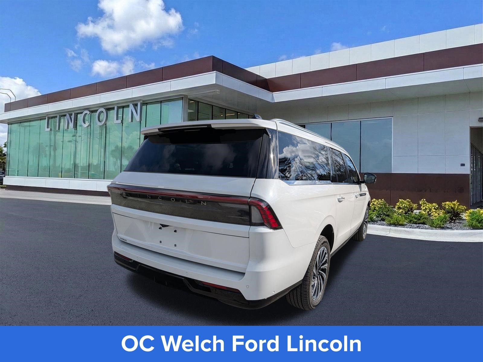Certified 2025 Lincoln Navigator L Black Label AWD/4WD image 5