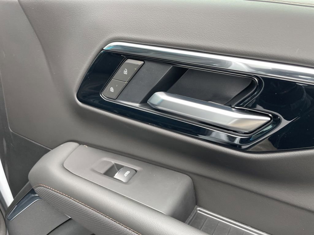 New 2026 Chevrolet Suburban High Country image 32