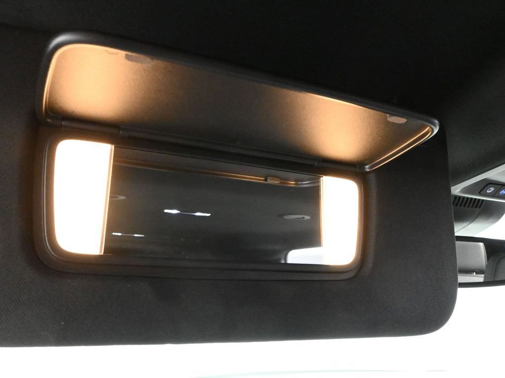 Used 2025 GMC Yukon XL Denali image 39