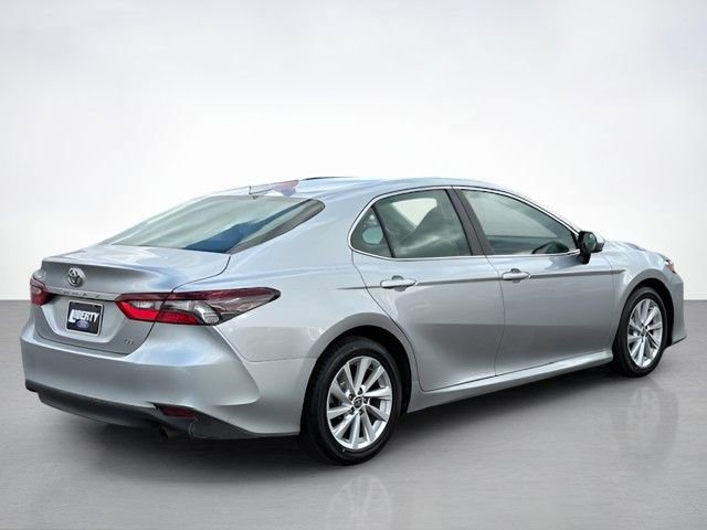 Used 2021 Toyota Camry LE image 3
