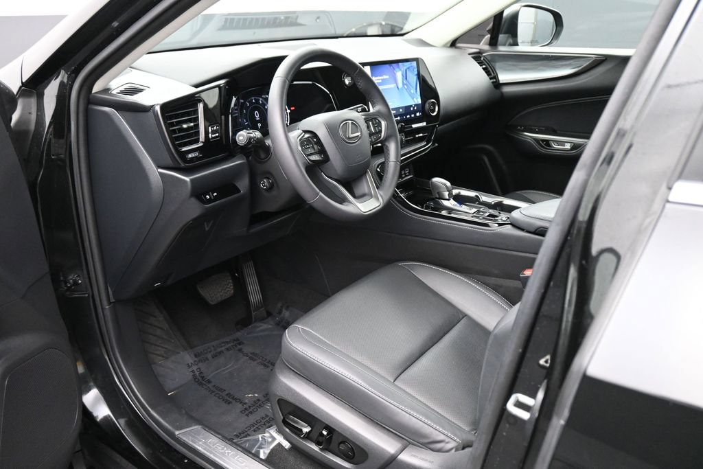 Used 2024 Lexus NX 250 FWD w/ Towing Package (2000 Lbs) image 2