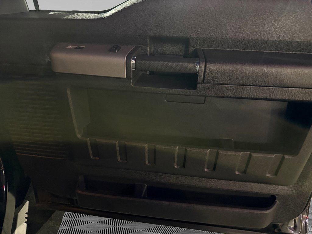 Used 2015 Ford F350 Lariat w/ Lariat Ultimate Package image 12