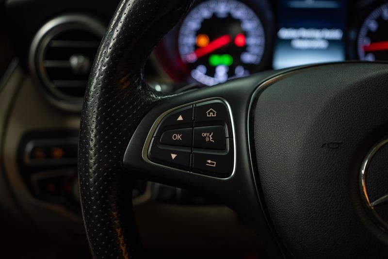 Used 2019 Mercedes-Benz GLC 300 4MATIC w/ Parking Assistance Package image 25