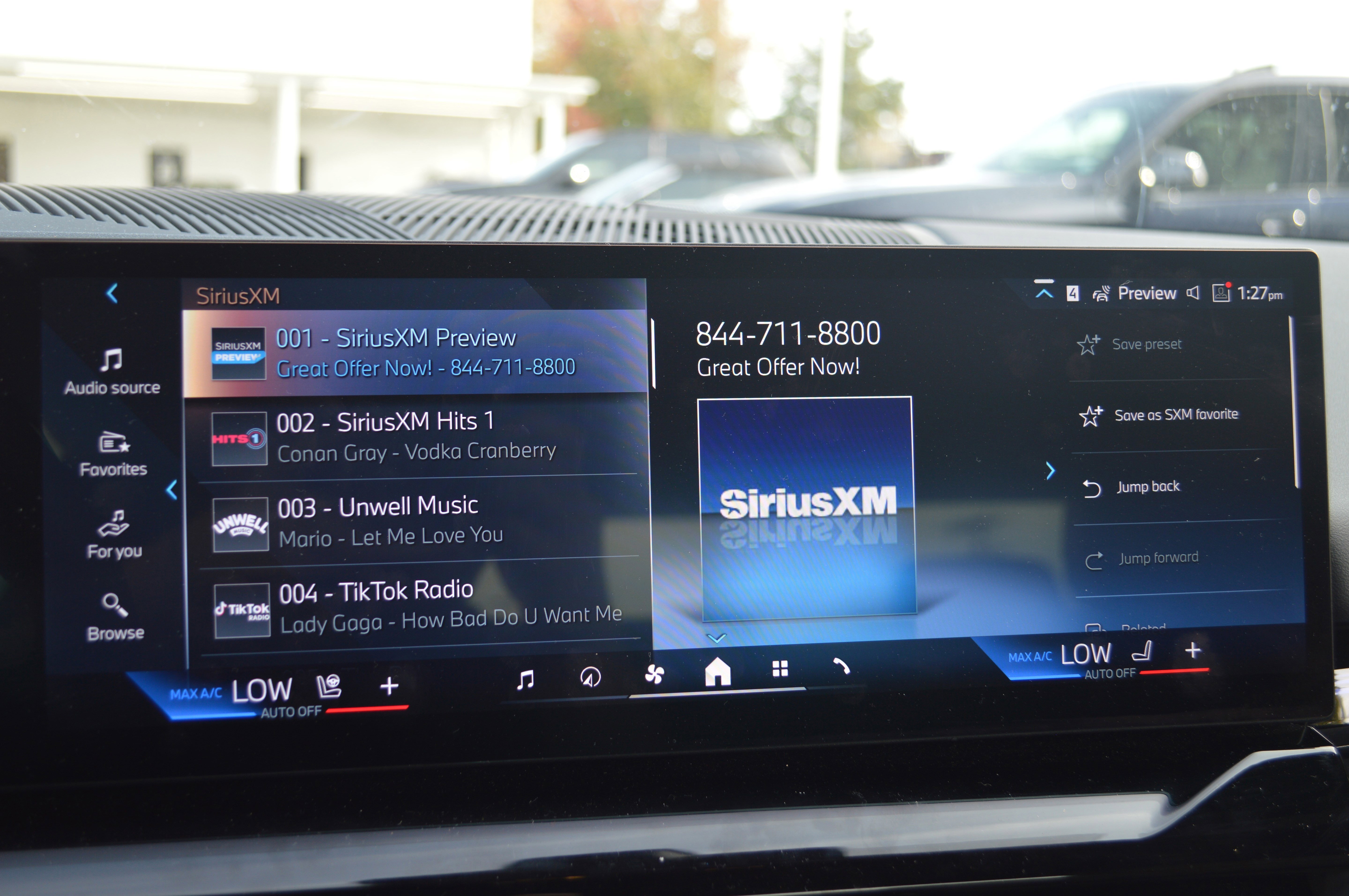 Used 2025 BMW 530i xDrive w/ Premium Package image 18