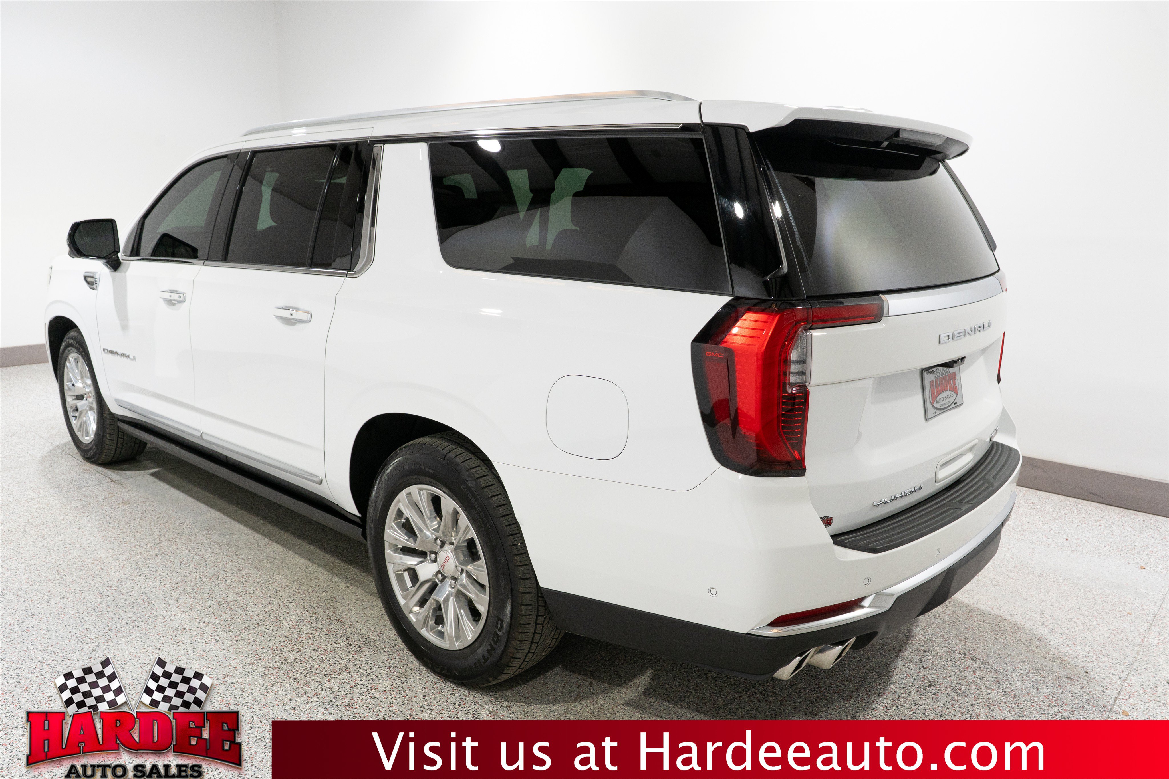 Used 2025 GMC Yukon XL Denali w/ Advanced Technology Package AWD/4WD image 3