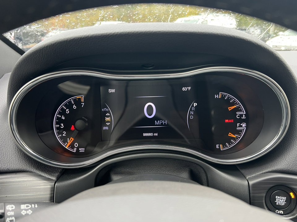 Used 2021 Jeep Grand Cherokee Laredo image 22