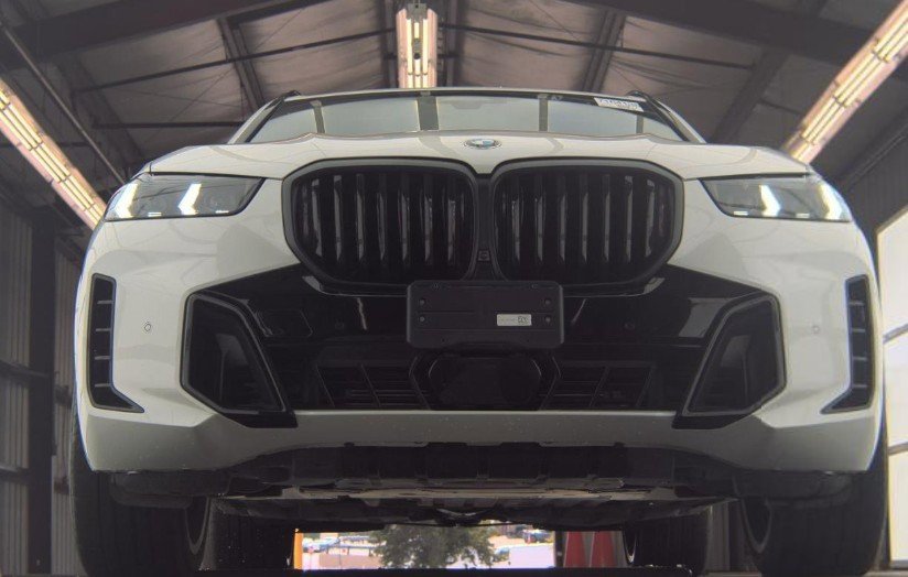 Used 2024 BMW X5 xDrive40i w/ M Sport Package image 3