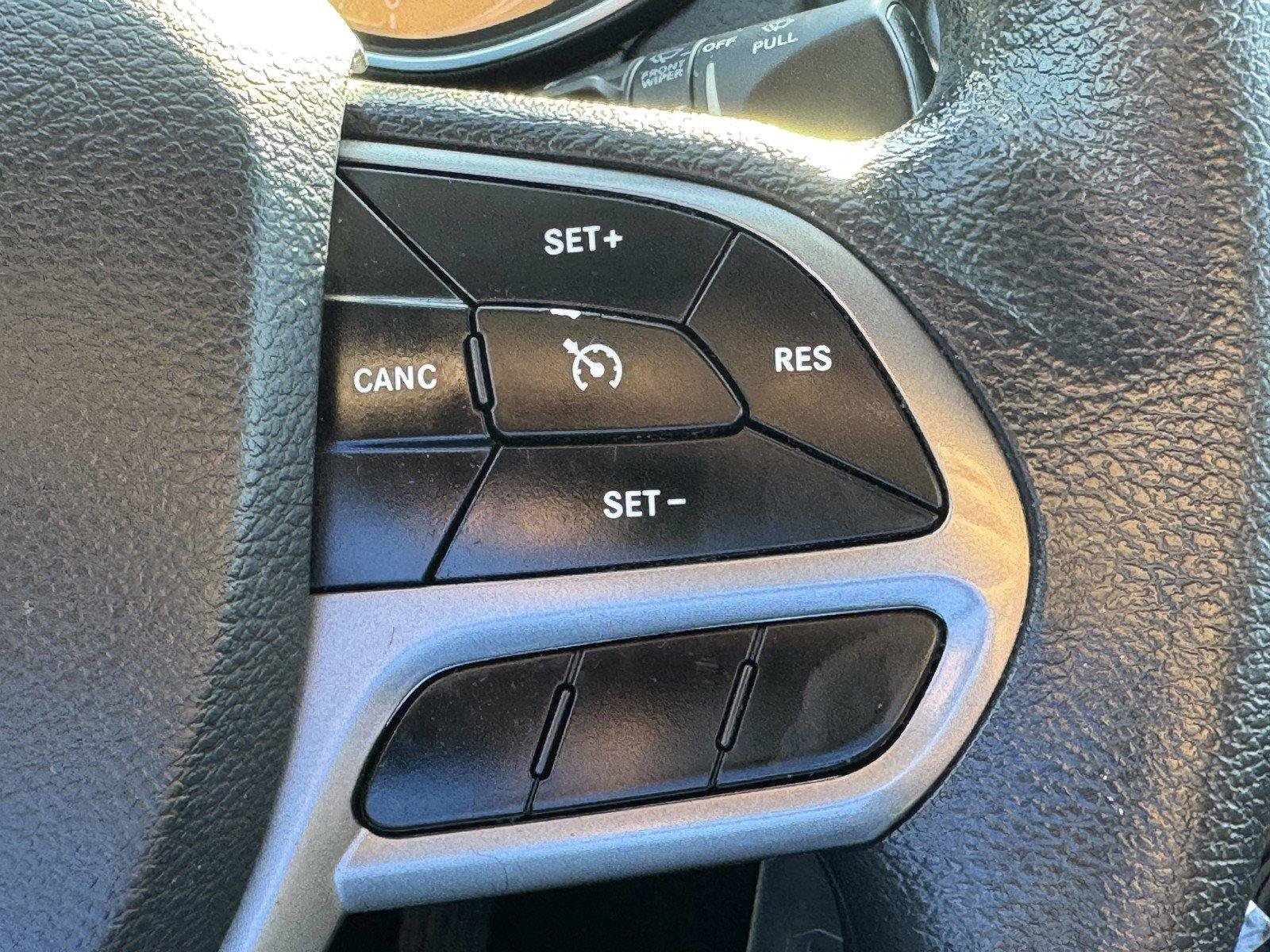 Used 2019 Jeep Cherokee Latitude w/ Popular Appearance Group FWD image 19