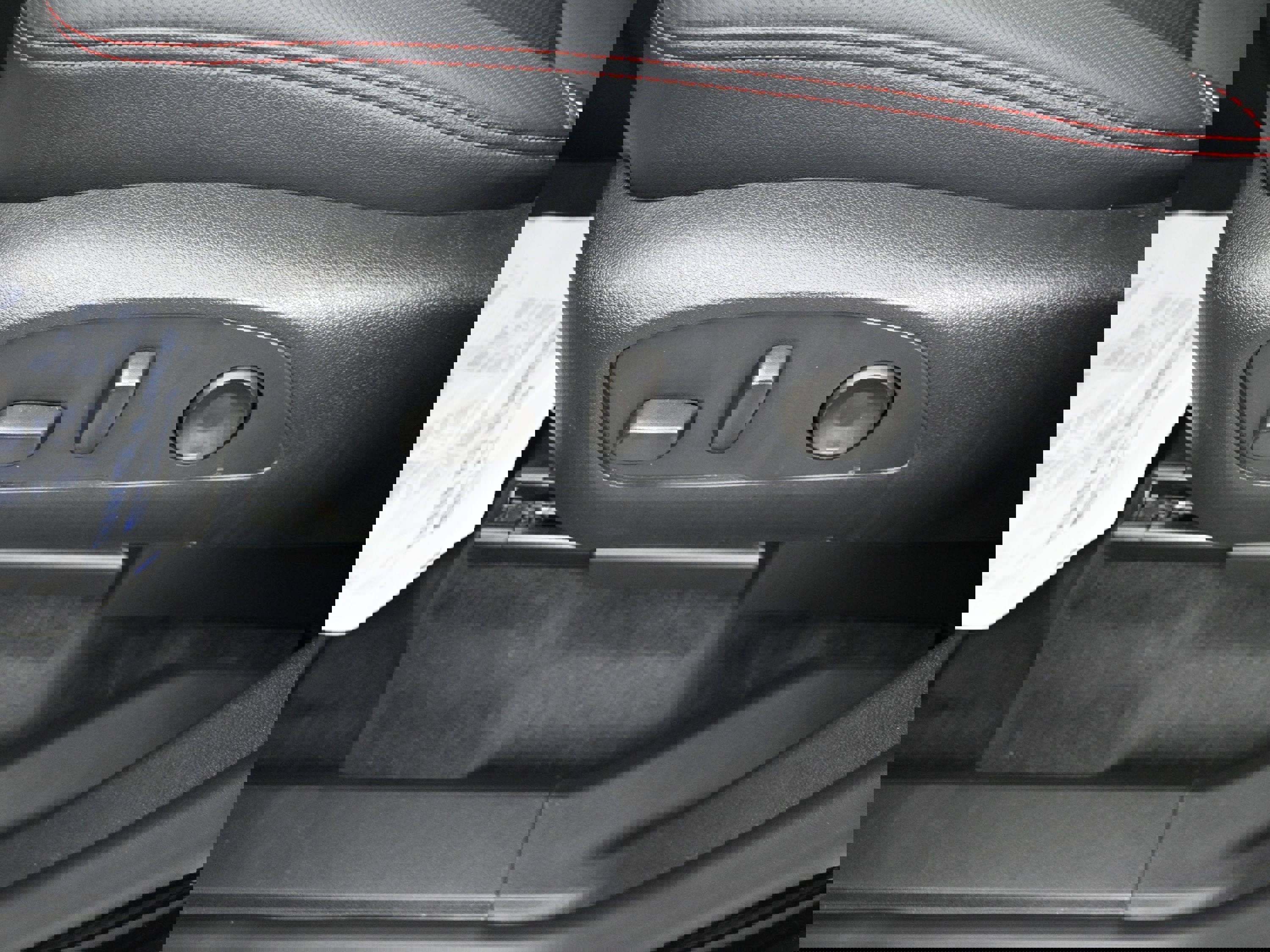 Used 2024 Chevrolet Traverse RS image 10