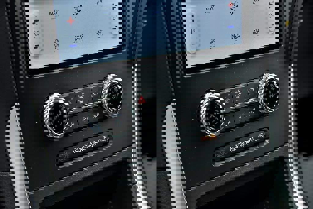 New 2024 Ford Edge SE w/ Black Appearance Package image 37