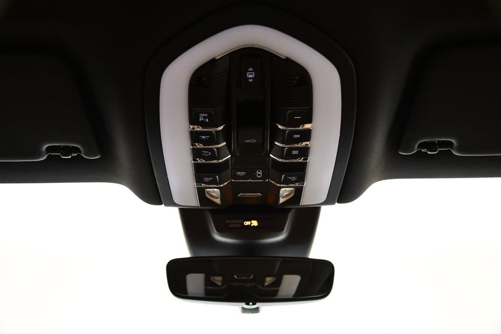 Used 2025 Porsche Macan image 19