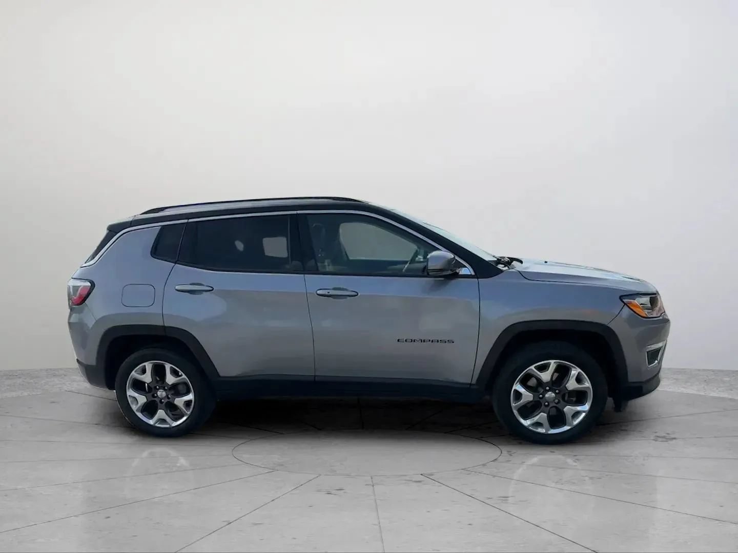 Used 2018 Jeep Compass Limited w/ Safe & Security Group AWD/4WD image 15