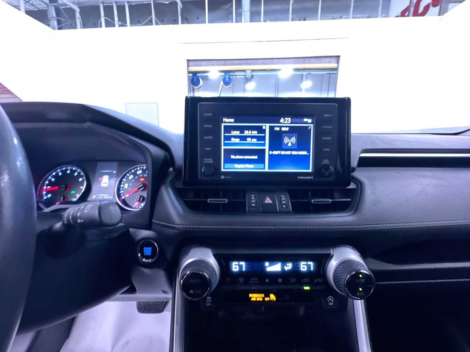 Used 2020 Toyota RAV4 XLE Premium image 15