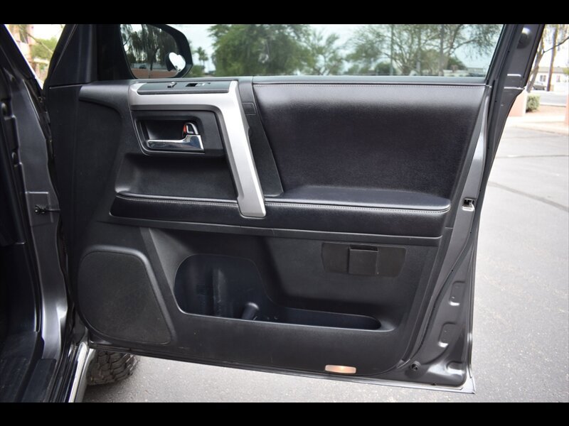 Used 2016 Toyota 4Runner Limited AWD/4WD image 39