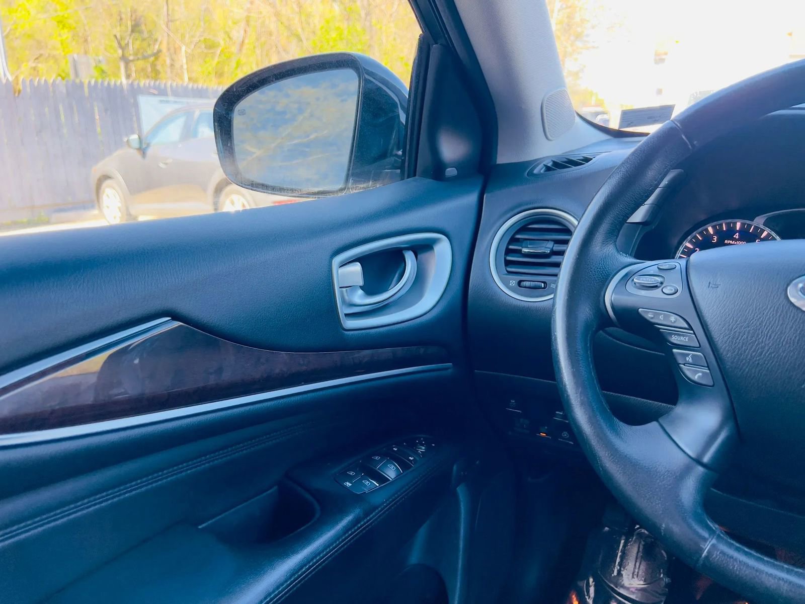 Used 2014 INFINITI QX60 AWD w/ Deluxe Touring Package image 28