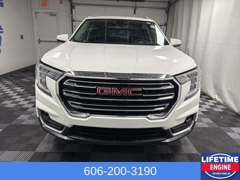 Used 2024 GMC Terrain SLT image 2