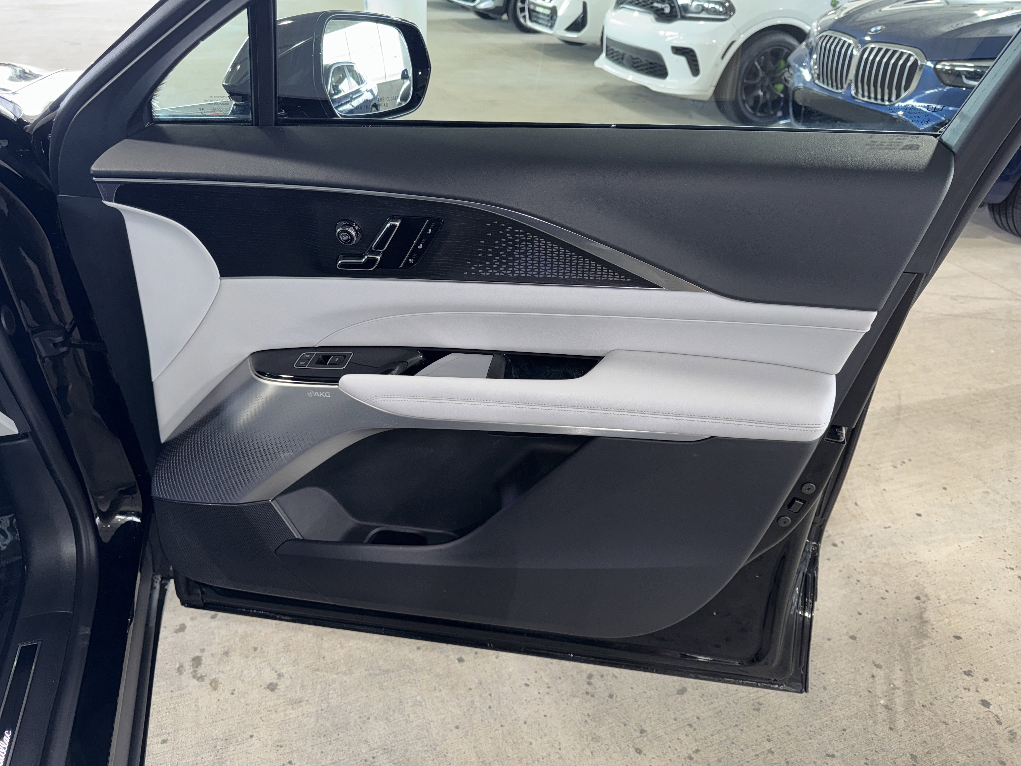 Used 2023 Cadillac Lyriq 2WD image 9