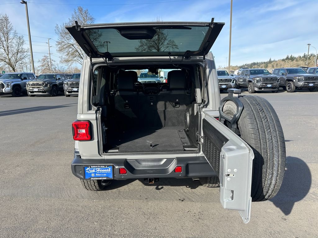 Used 2019 Jeep Wrangler Unlimited Sahara image 11