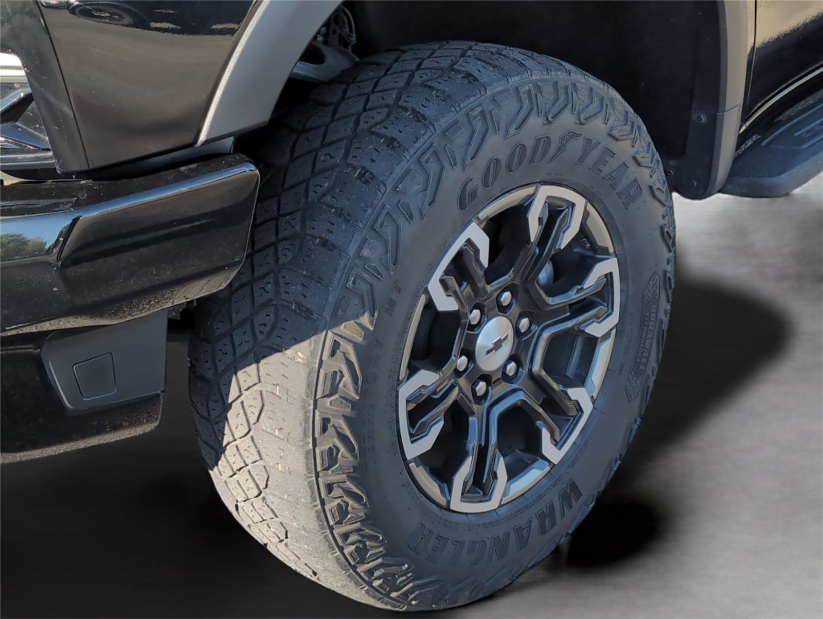 Used 2022 Chevrolet Silverado 1500 ZR2 image 33