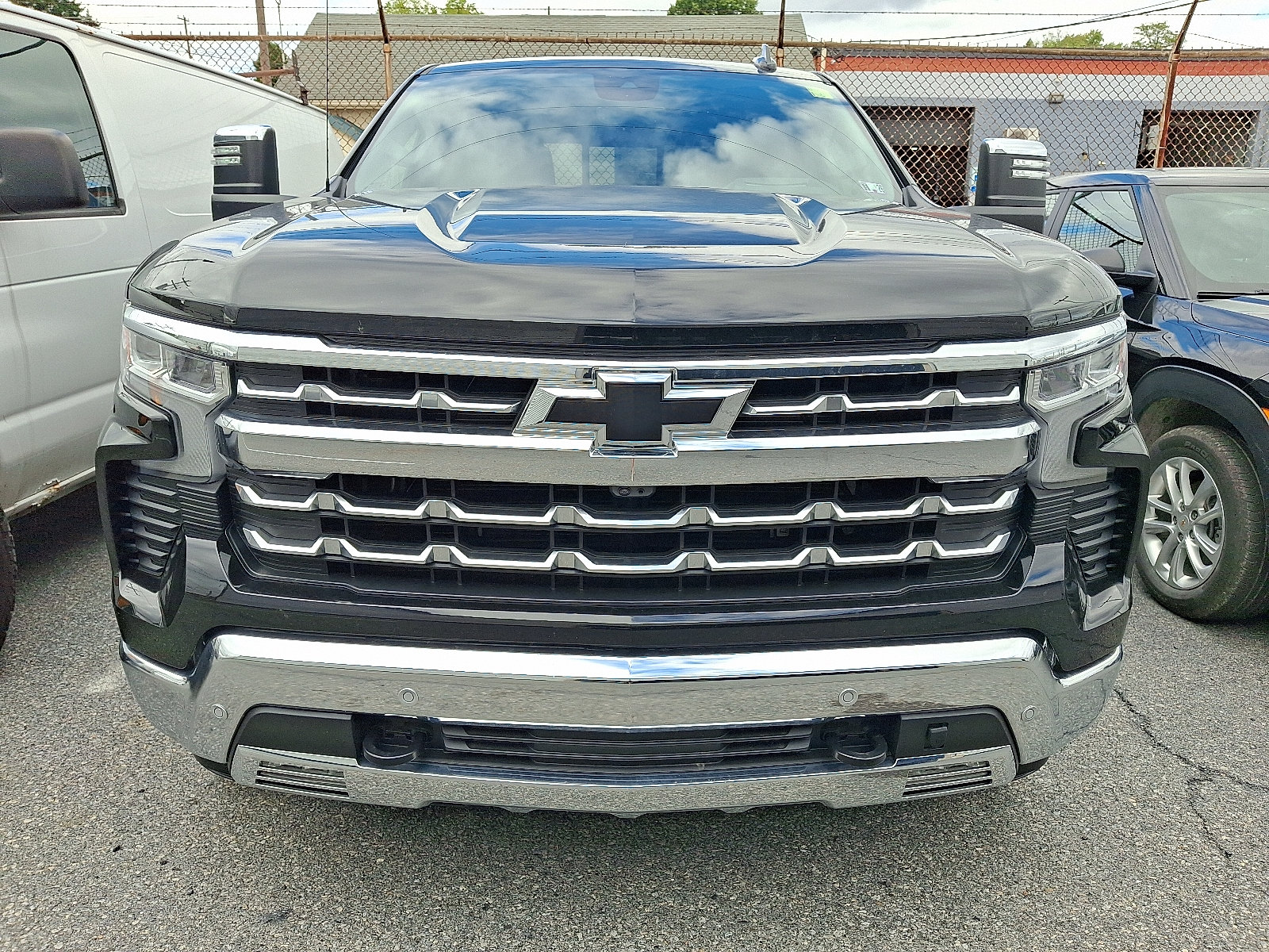Used 2026 Chevrolet Silverado 1500 LTZ w/ LTZ Premium Package AWD/4WD image 2